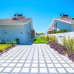 Vila Plaja Yakin Lueks