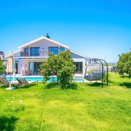 Villa Plaja Yakin Lueks *