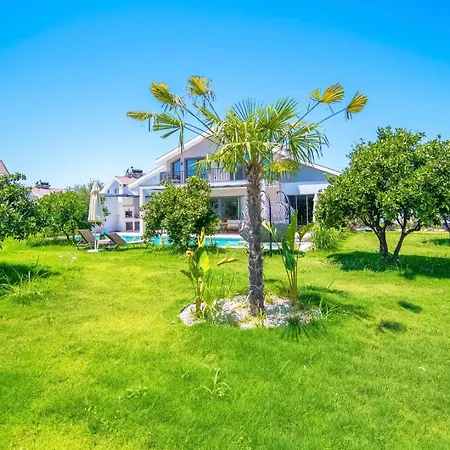 Villa Plaja Yakin Lueks *