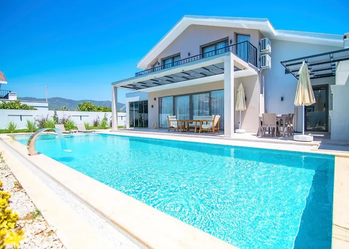 Plaja Yakin Lueks Villa