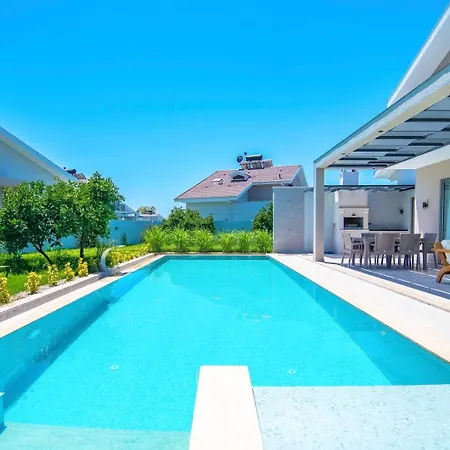 Villa Plaja Yakin Lueks