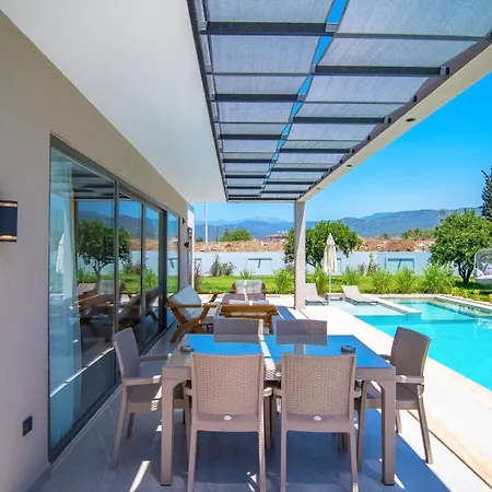 Plaja Yakin Lueks ヴィラ