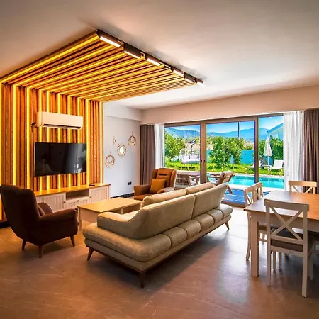 Plaja Yakin Lueks フェティエ