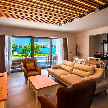 Plaja Yakin Lueks * フェティエ