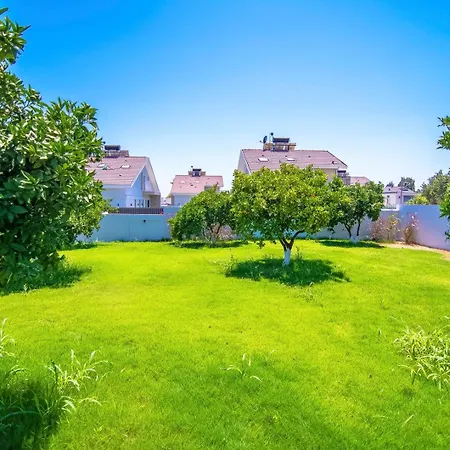 Villa Plaja Yakin Lueks