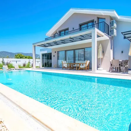 Plaja Yakin Lueks ヴィラ