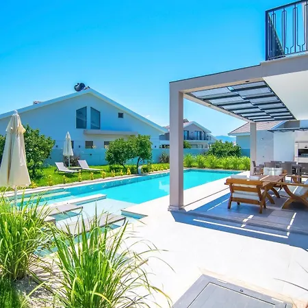 ヴィラ Plaja Yakin Lueks *