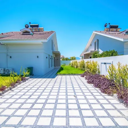 ヴィラ Plaja Yakin Lueks