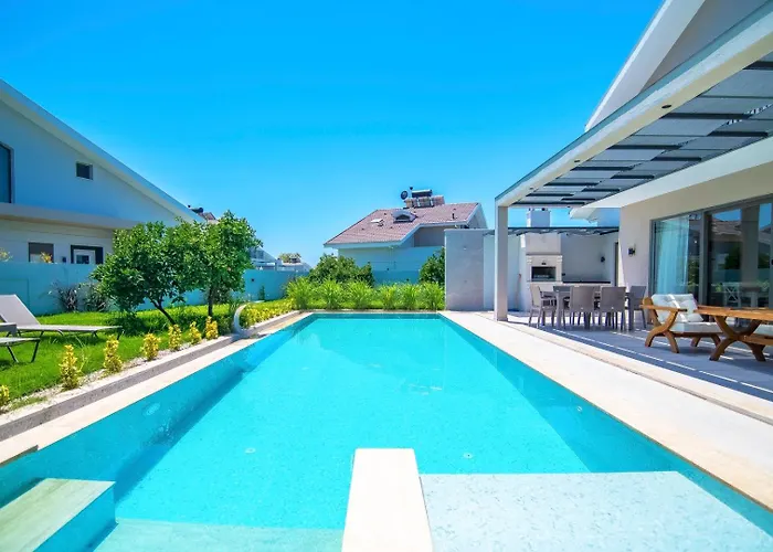 빌라 Plaja Yakin Lueks