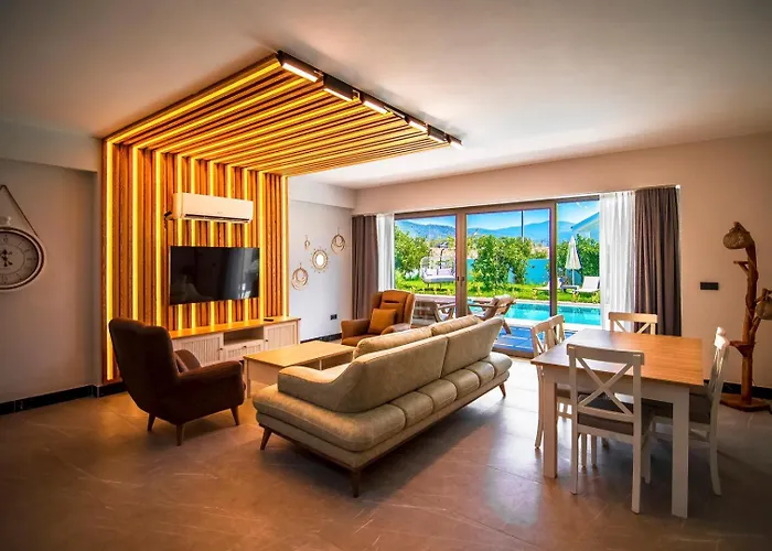 Plaja Yakin Lueks 페티예