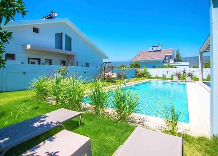 Plaja Yakin Lueks * 페티예