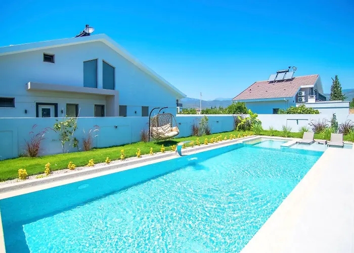 Plaja Yakin Lueks * 페티예