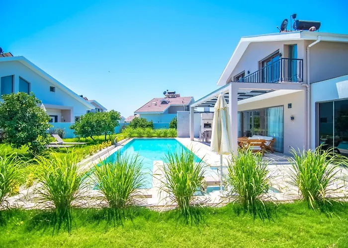 Plaja Yakin Lueks 페티예