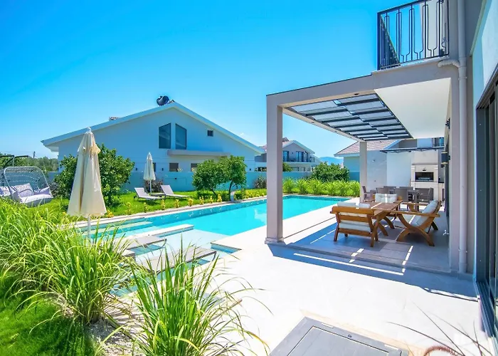 빌라 Plaja Yakin Lueks *