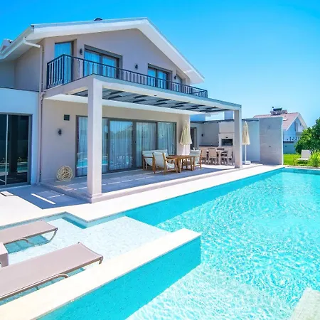 Plaja Yakin Lueks Willa