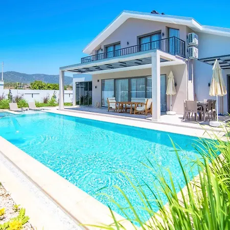 Plaja Yakin Lueks Willa *