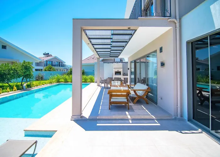 Plaja Yakin Lueks Villa